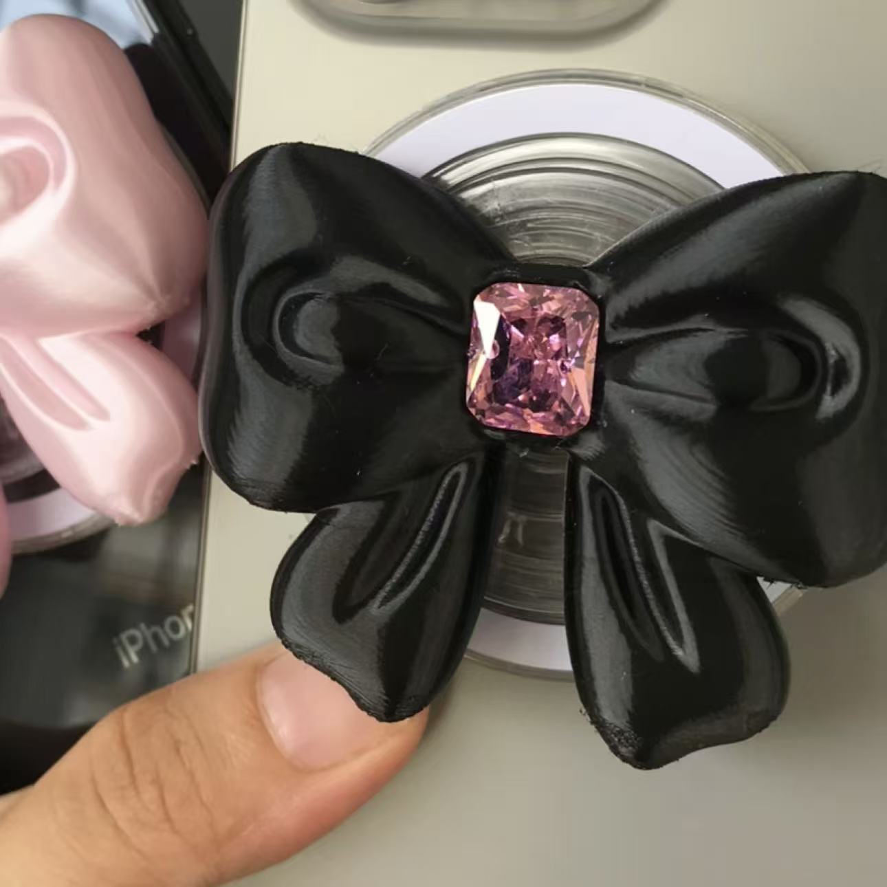 GlamBows — Where Elegance Meets Grip